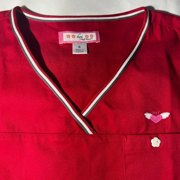 Women’s Scrub Top, Koi brand, NWT - Picture 3 of 4